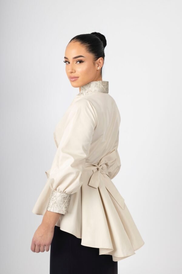 SOPHISTICATED Top - Image 4
